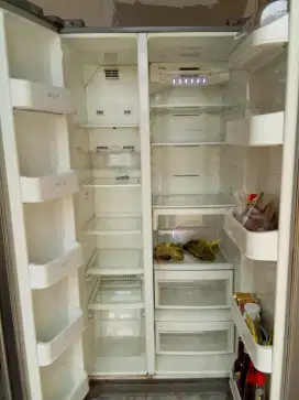 Di jual kulkas bekas 2 pintu