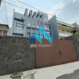 Rumah modern 3 lanyai fasilitas LIFT di setrasari bandung utara