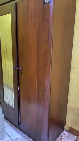 Lemari Kayu Bekas