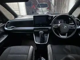 Toyota Voxy 2022 Bensin