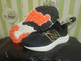 Running Shoes
NB 520
Sepatu Lari Sneakers