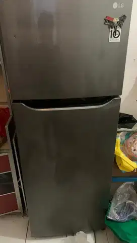 KULKAS LG YANG BESAR 2 PINTU