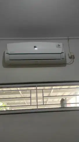 Jual cepat AC SHARP masih dingin normal rutin dicuci
