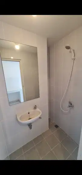 Harus tersewa tokyo riverside apartemen studiio unfurnishef rapi