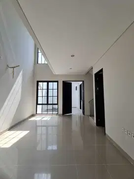 JUAL RUMAH WHITE HOUSE DIAN ISTANA LEBAR 7 BAGUS MURAH JARANG ADA