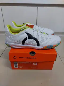 Sepatu futsal Ortuseight Jogosala Rampage v2 white black camo size 43