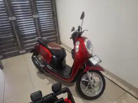 Scoppy merah hitam 2014 honda record