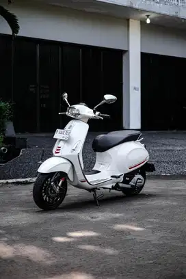 Jual vespa sprint s 150 ifet facelift 2022 km rendah