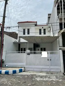 Disewakan rumah 2 lantai, cluster Pondok Tjandra Indah, Semangka