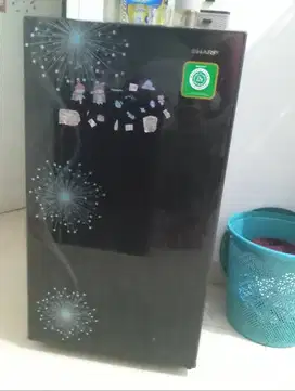 Kulkas 1 pintu masih mulus sharp