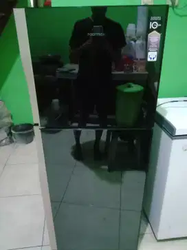 Dijual cepat kulkas 2 pintu