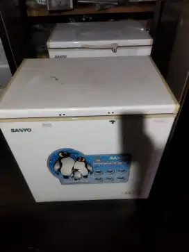 Freezer Box Sanyo 200L Mulus