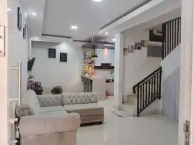 Dijual Cepat Rumah 2 lantai siap pakai, area strategis