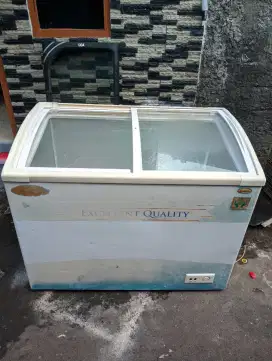 dijual cepat freezer box kaca
