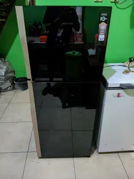 dijual cepat kulkas 2 pintu