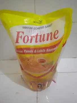 Minyak goreng Fortune 2 liter. . Masih baru. Segel