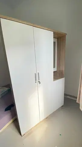 Lemari Baju 3 Pintu