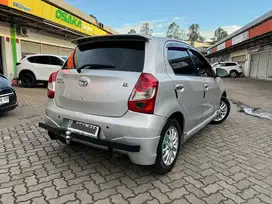 DP 5JT!!! Toyota Etios Valco G 2015