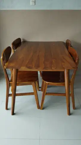 MEJA MAKAN KAYU JATI JEPARA