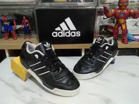 Sepatu Casual Adidas Rivalry