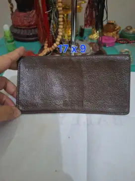 Dompet branded 
Kenneth cole reaction 
Uk 17 x 9 warna coklat 
Limited