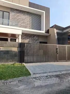 Strategis! Rumah Mewah 2Lantai Araya Golf Bangunan Baru