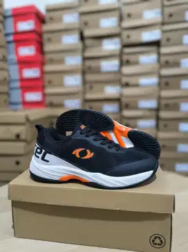 Sepatu badminton dan tenis astec murah