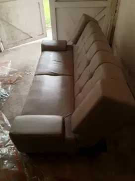 Sofa bed kulit abu-abu