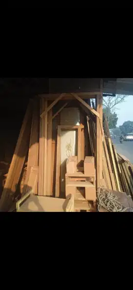 Kusen + pintu 2 nya ready dari kayu bekas Meranti oven berkualitas