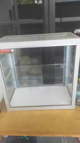 ETALASE UKURAN KECIL