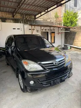 Mobil Avanza matic 2007 tipe s pemakain pribadi plat karawang