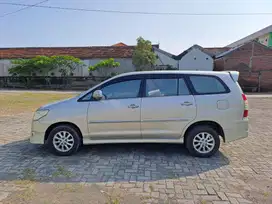 TOYOTA INNOVA 2.0 Luxury Captain Seat 2012