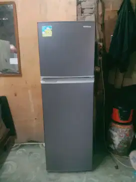 Kulkas 2 pintu merk Sharp