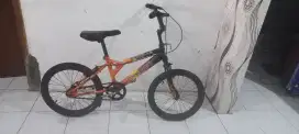 Sepeda bmx wimcycle uk 18 siap pakai