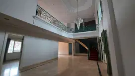 JUAL RUMAH DEKAT UNAIR, DEKAR GALAXY MALL SEMI FURNISH TERAWAT
