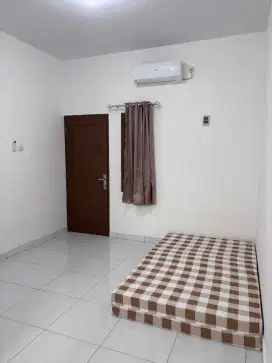 Kost wanita atau suami istri sah AC lokasi matraman