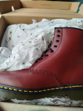 Sepatu Dr. martens