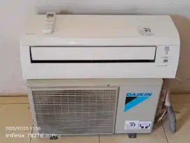 Ac second merk daikin 1/2 pk