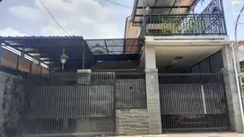 Rumah Adem & Asri 1,5 Lantai di Cisaranten Wetan