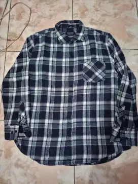 Kemeja flannel pria. Kemeja flannel preloved. Thrifting flannel.