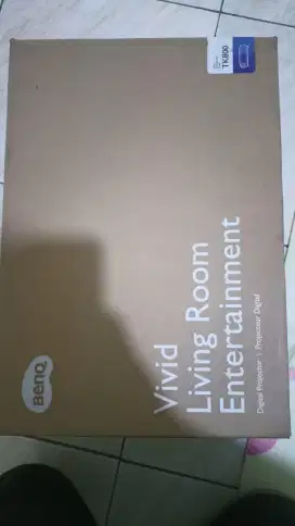 Proyektor  BENQ TK 800..
4K HRD