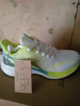Diadora running