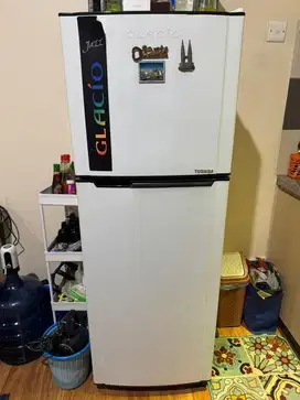 Kulkas 2 Pintu Merk Toshiba tipe Glacio Jazz