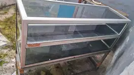 Etalase kaca plus roda