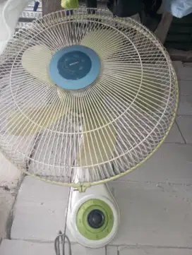 Kipas angin tembok 16 in miyako
