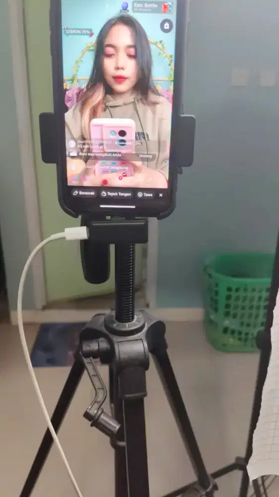 Nyari kerja host live pagi-sore