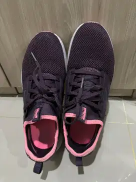Sepatu lari Skechers ungu size 40