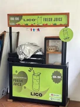 Booth Kayu , ada box kaca nya