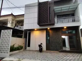 Rumah Mewah Full Furnished dekat Hyatt