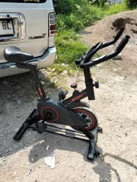 Sepeda statis alat olahraga fitnes